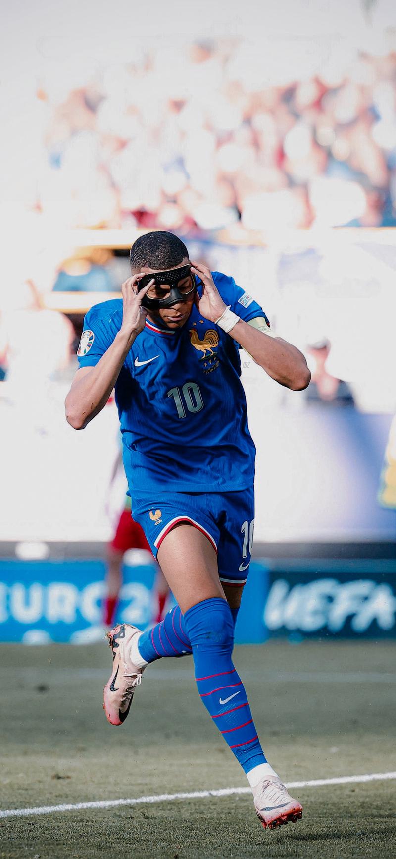 荷媒：荷兰足协在世界杯结束后才会和罗纳德·科曼谈续约事宜（荷媒：世界杯结束后，荷兰足协再与罗纳德·科曼商谈续约）