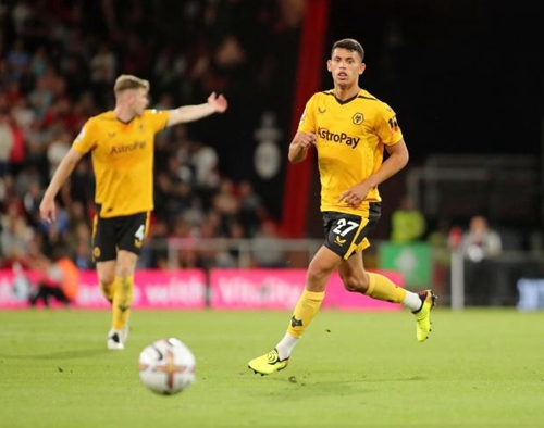 英超：曼联客场2-1击败莱斯特城（英超：曼联做客2-1战胜莱斯特城）