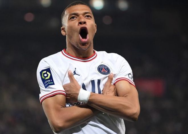 足球国足公布出征名单，多名主力如期入选