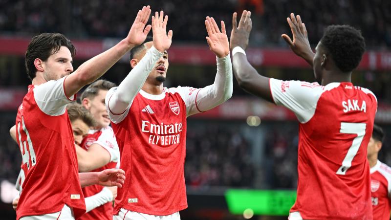 凌空斩世界波，王燊超当选中超官方第29轮最佳球员（凌空世界波定乾坤，王燊超荣膺中超第29轮官方最佳球员）