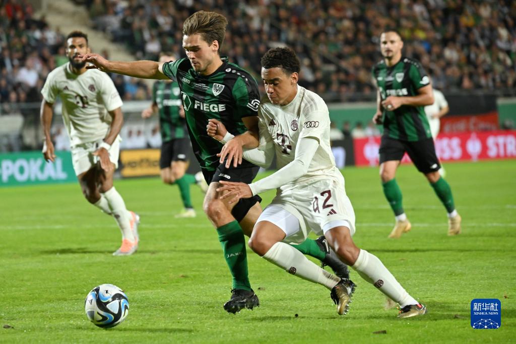 曼联英超14轮1-1战平西汉姆联，近5轮仅胜1场，阿莫林执教遇质疑，防守问题突出。（英超第14轮曼联1-1西汉姆，近五轮仅一胜，阿莫林执教受质疑，防线隐患凸显）