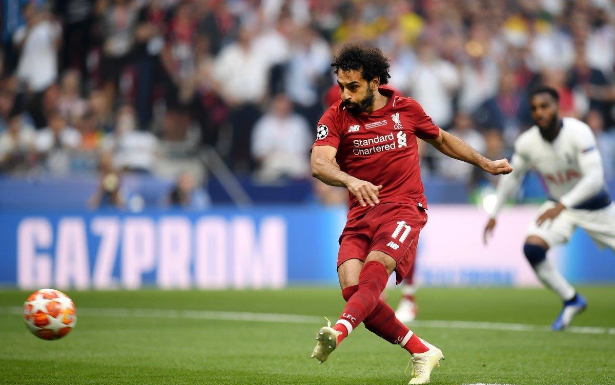 球星突破防守送出关键助攻