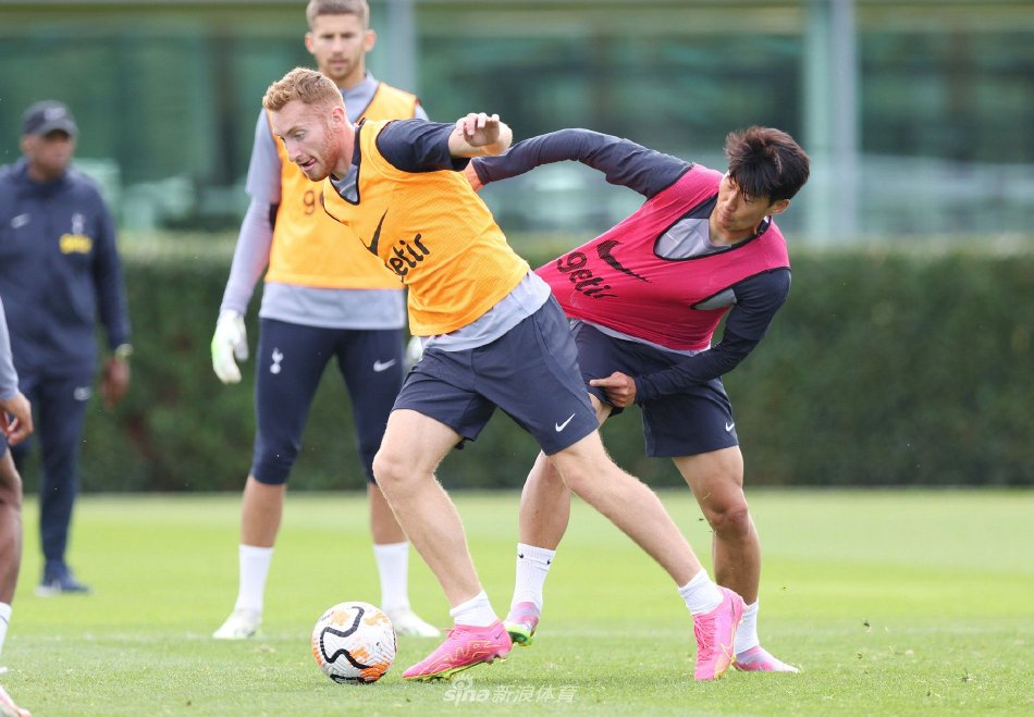 瑞康乐国内首创：推乐迷你高尔夫，一推一乐，全家有趣！解锁多元欢乐场景！（瑞康乐国内首创推乐迷你高尔夫：一推就乐，全家同欢，解锁多元趣玩新场景）