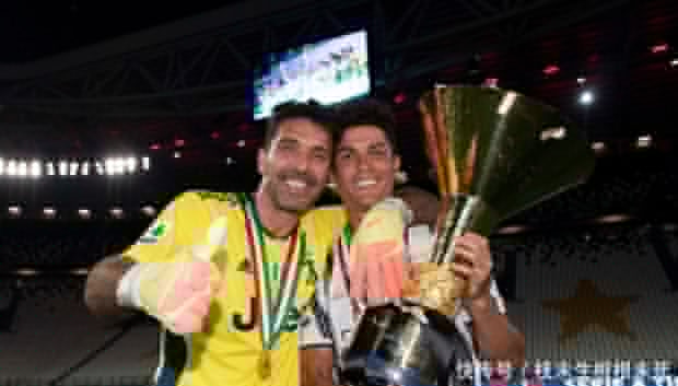 今晚会上吗？记者：姆巴佩赛前没和其他替补球员一起热身（今晚会出场吗？记者称姆巴佩赛前未与其他替补共同热身）