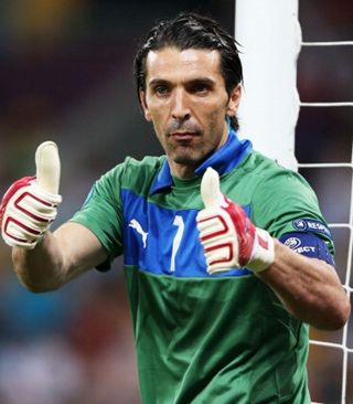 欧冠积分榜：阿森纳全胜领跑，巴黎、拜仁、国米、皇马均12分（欧冠榜单：阿森纳以全胜居首，巴黎、拜仁、国米、皇马同积12分）