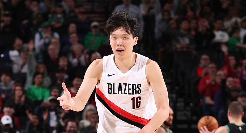 意媒：库普梅纳斯转型中卫表现亮眼，尤文中场补强成当务之急（意媒称库普梅纳斯改踢中卫表现抢眼，尤文中场补强迫在眉睫）